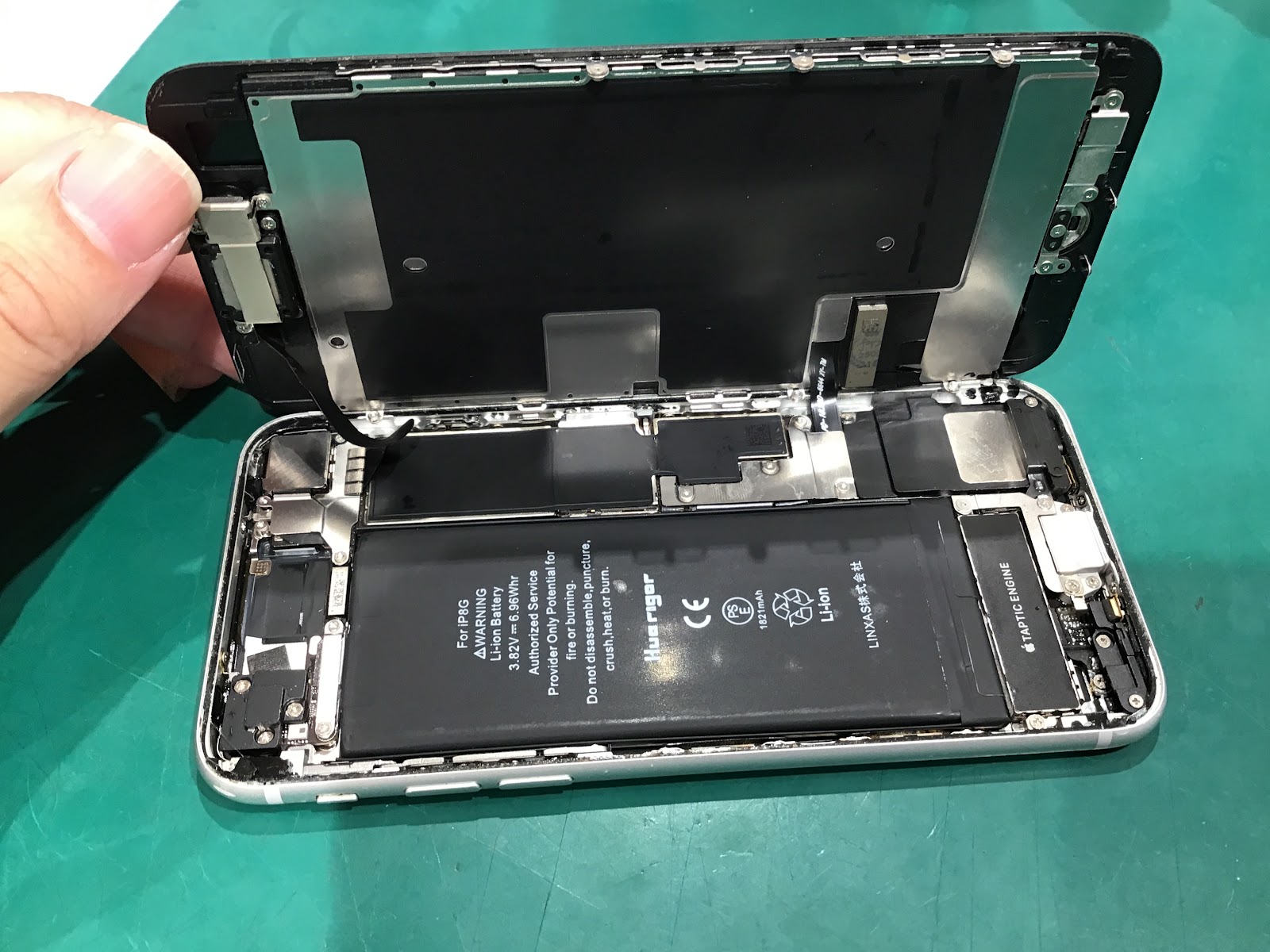 iPhone8の画面交換を承りました！【スマホ修理工房丸井錦糸町店】